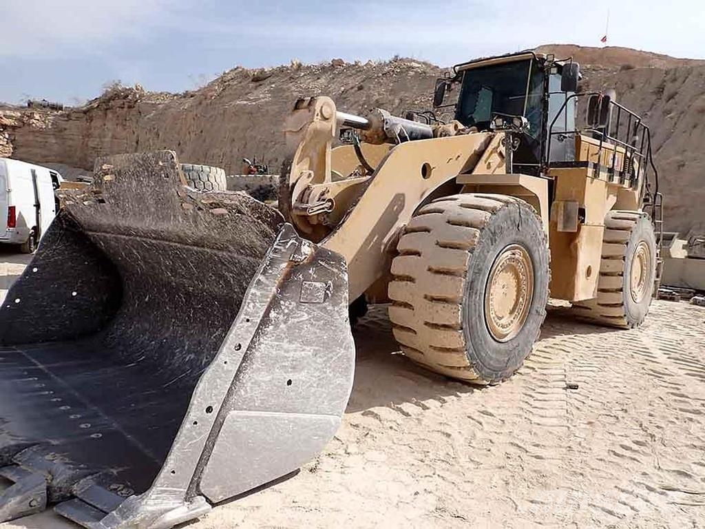 CAT 988K Kolesni nakladalci