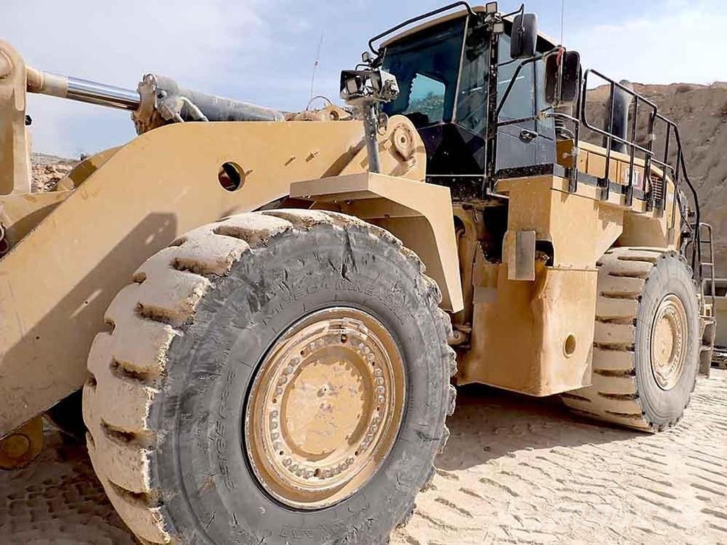 CAT 988K Kolesni nakladalci