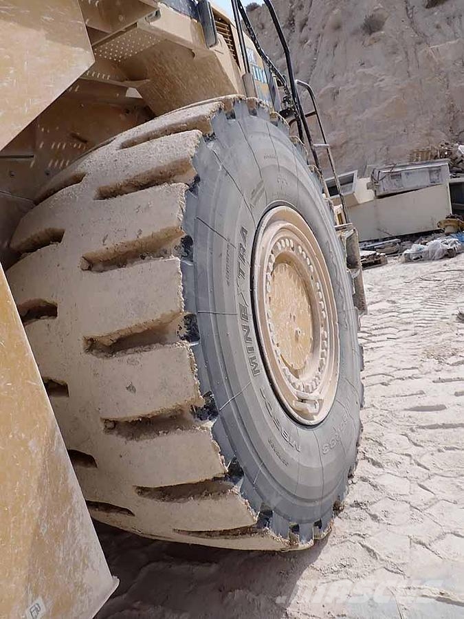 CAT 988K Kolesni nakladalci