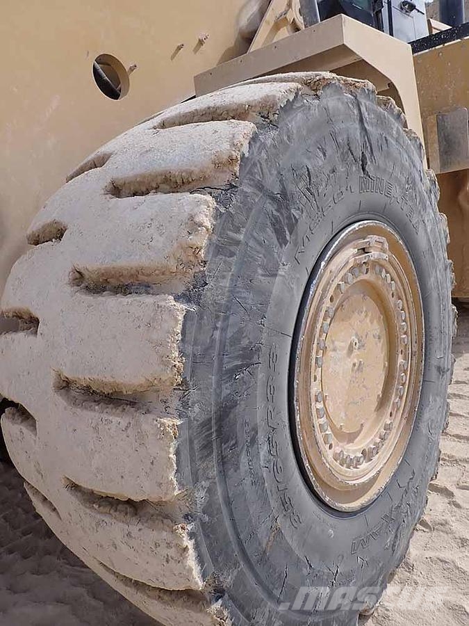 CAT 988K Kolesni nakladalci