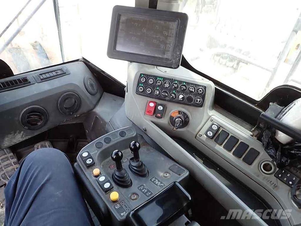 CAT 988K Kolesni nakladalci