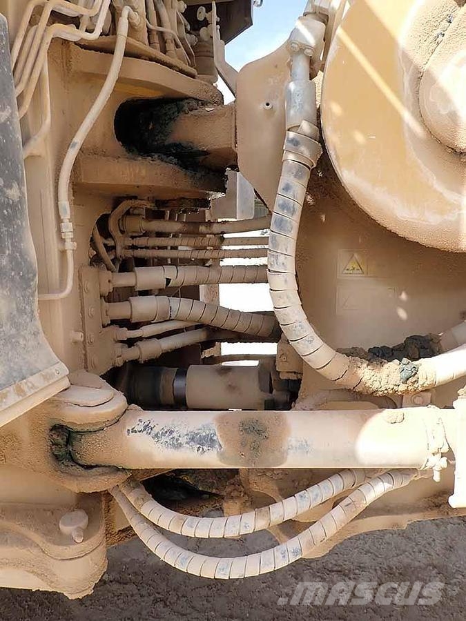 CAT 988K Kolesni nakladalci