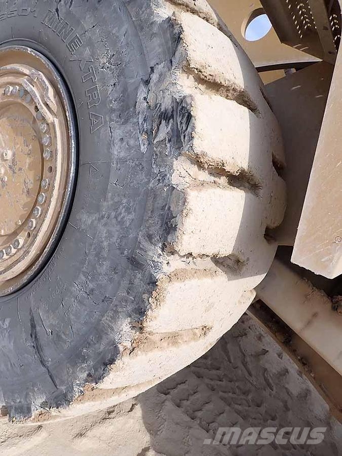 CAT 988K Kolesni nakladalci