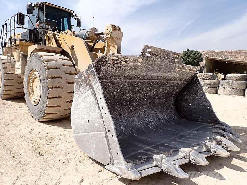 CAT 988K Kolesni nakladalci