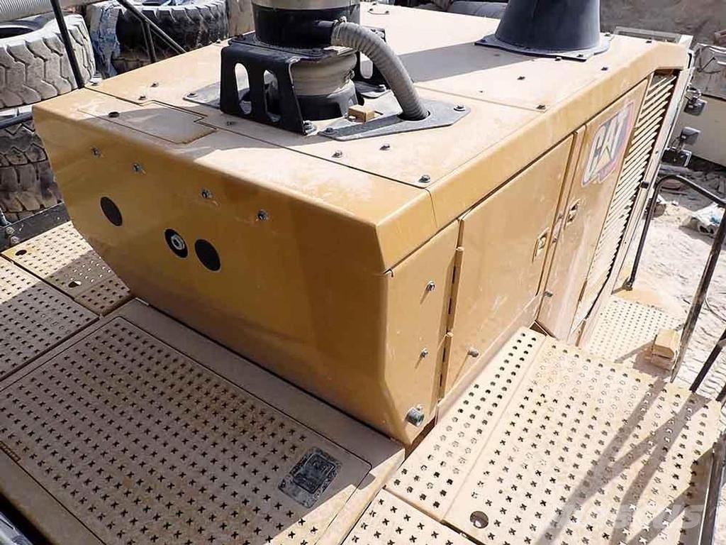 CAT 988K Kolesni nakladalci