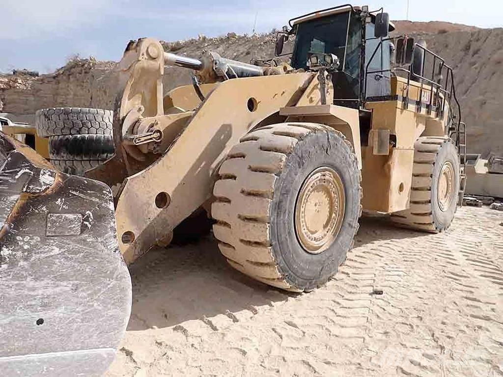CAT 988K Kolesni nakladalci