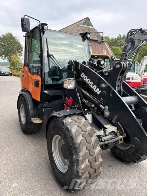 GiANT Doosan Develon G5000 DL80 لوادر بعجل