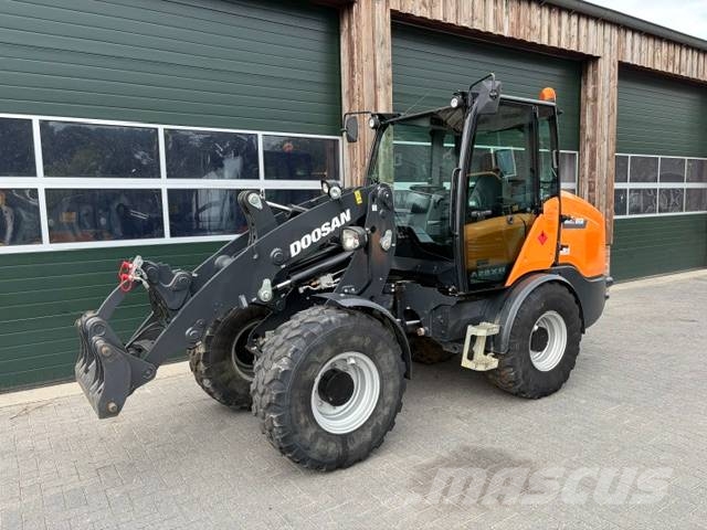 GiANT Doosan Develon G5000 DL80 لوادر بعجل