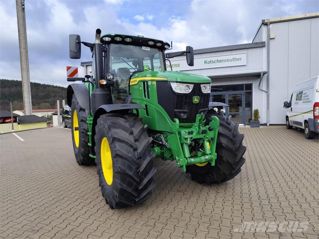 John Deere 6R 215 Tractoren