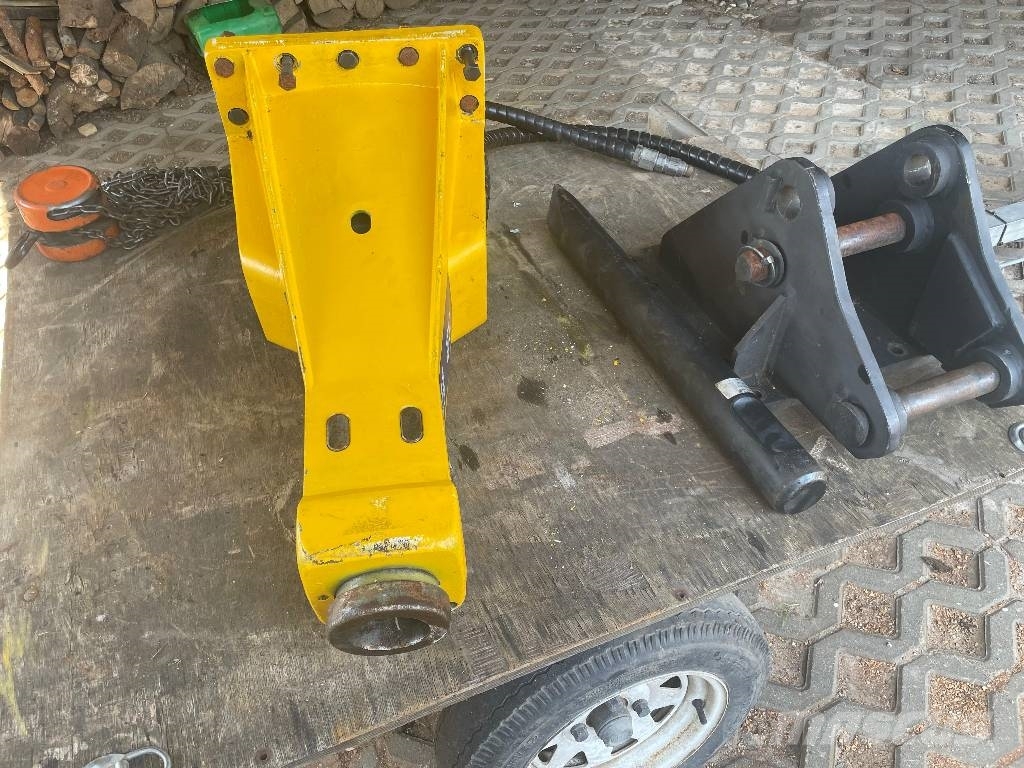 Atlas Copco SB 300 Плуги