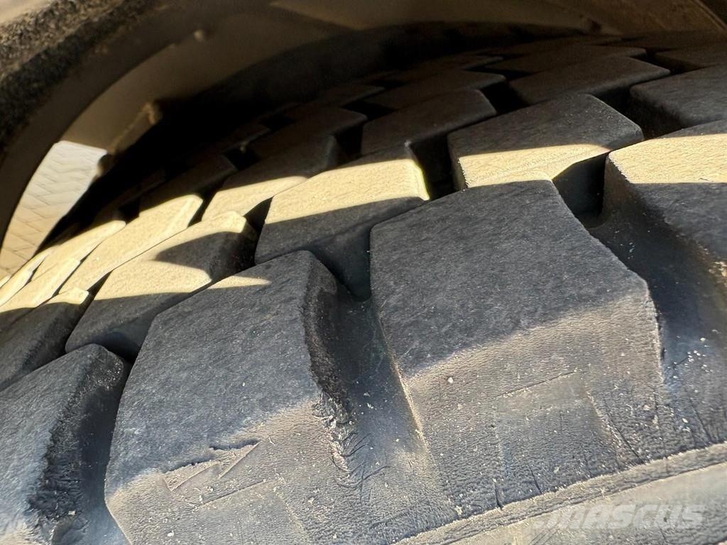 Scania P230 + 3 PEDALS + 19t + LOADLIFT 1500 KG Camiones de caja de lona