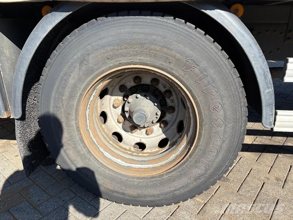 Scania P230 + 3 PEDALS + 19t + LOADLIFT 1500 KG Camiones de caja de lona