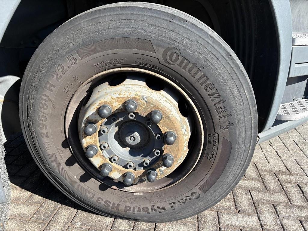 Scania P230 + 3 PEDALS + 19t + LOADLIFT 1500 KG Camiones de caja de lona