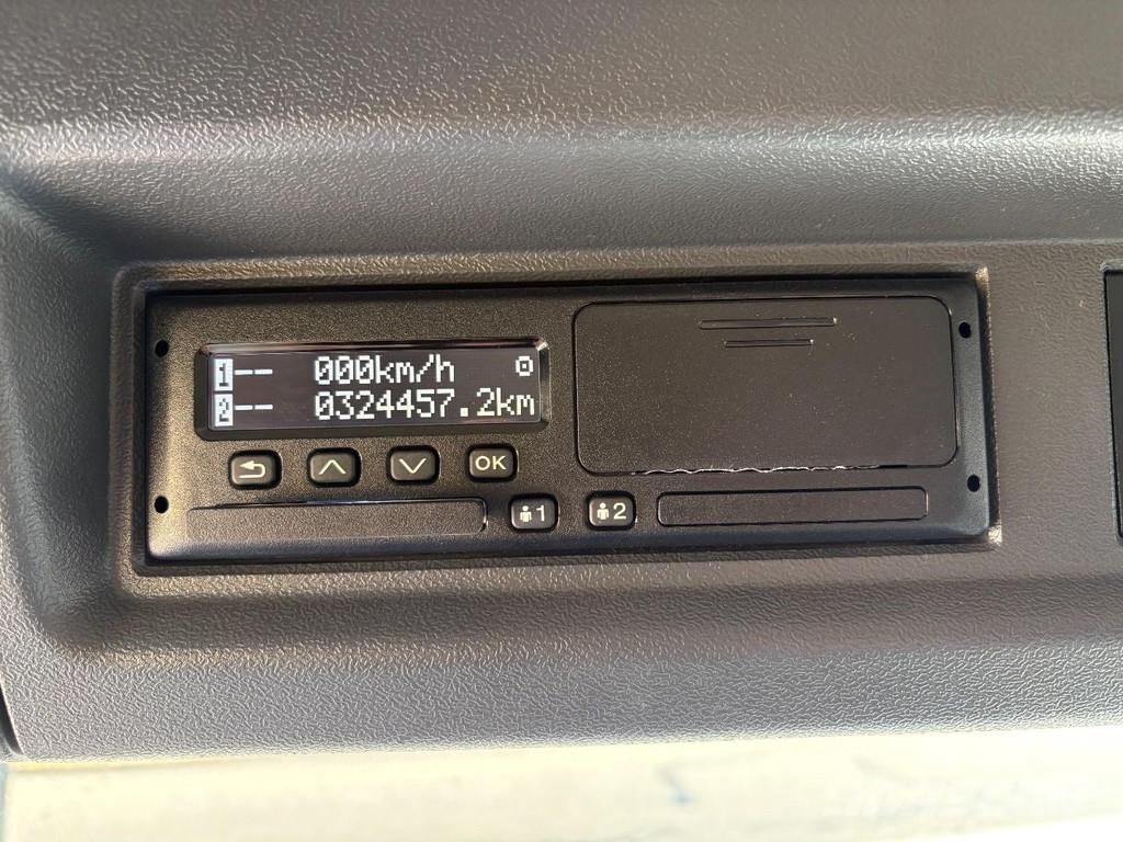 Scania P230 + 3 PEDALS + 19t + LOADLIFT 1500 KG Camiones de caja de lona