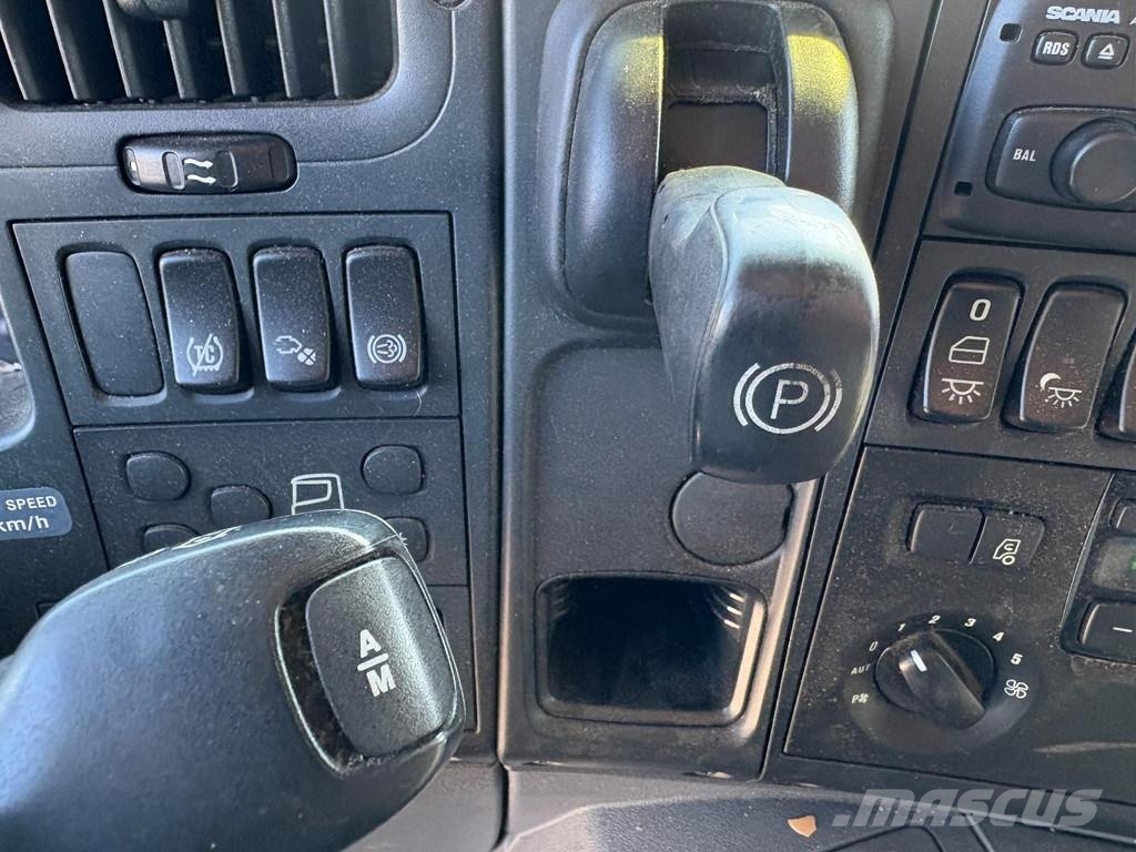 Scania P230 + 3 PEDALS + 19t + LOADLIFT 1500 KG Camiones de caja de lona