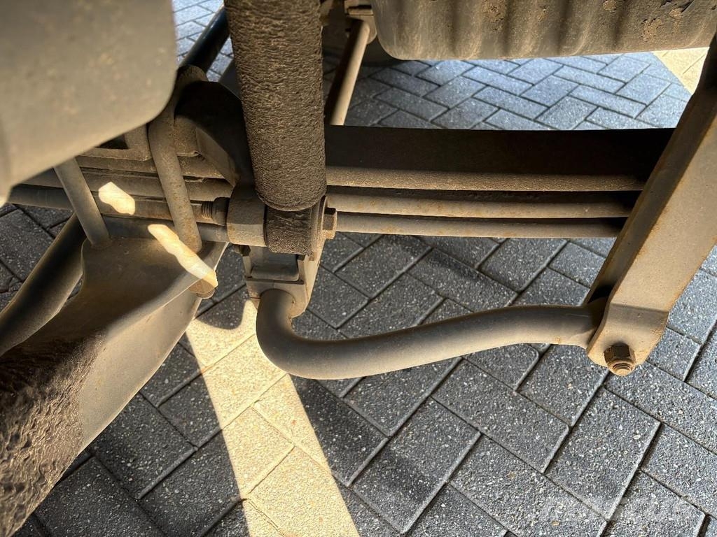 Scania P230 + 3 PEDALS + 19t + LOADLIFT 1500 KG Camiones de caja de lona