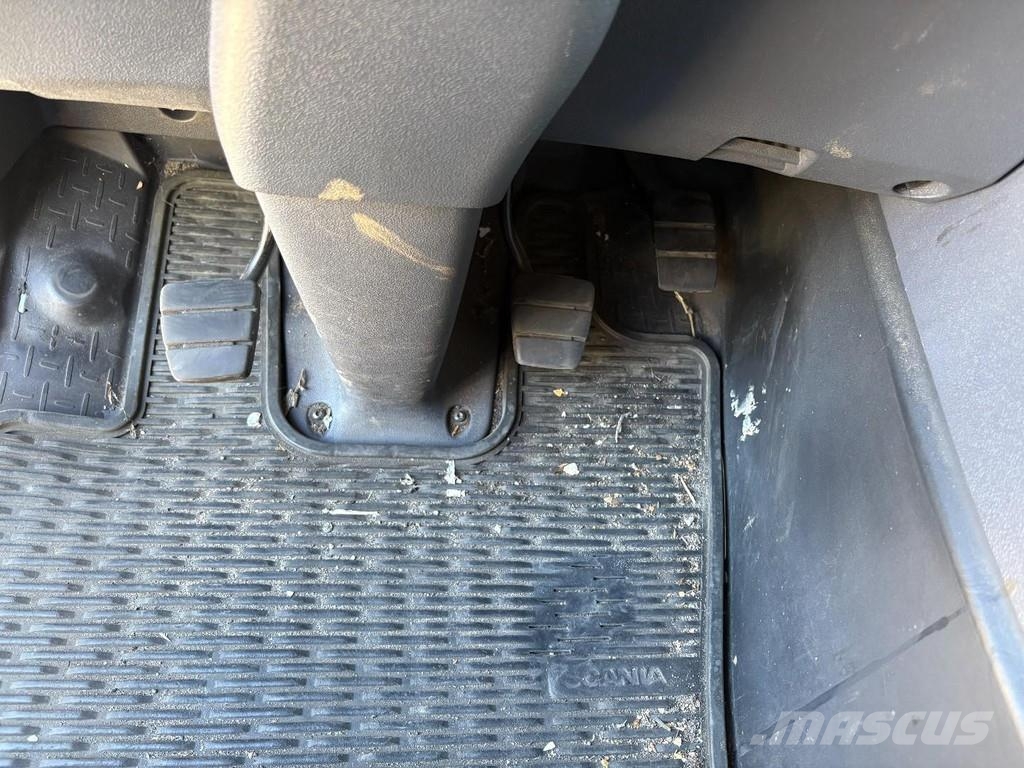 Scania P230 + 3 PEDALS + 19t + LOADLIFT 1500 KG Camiones de caja de lona