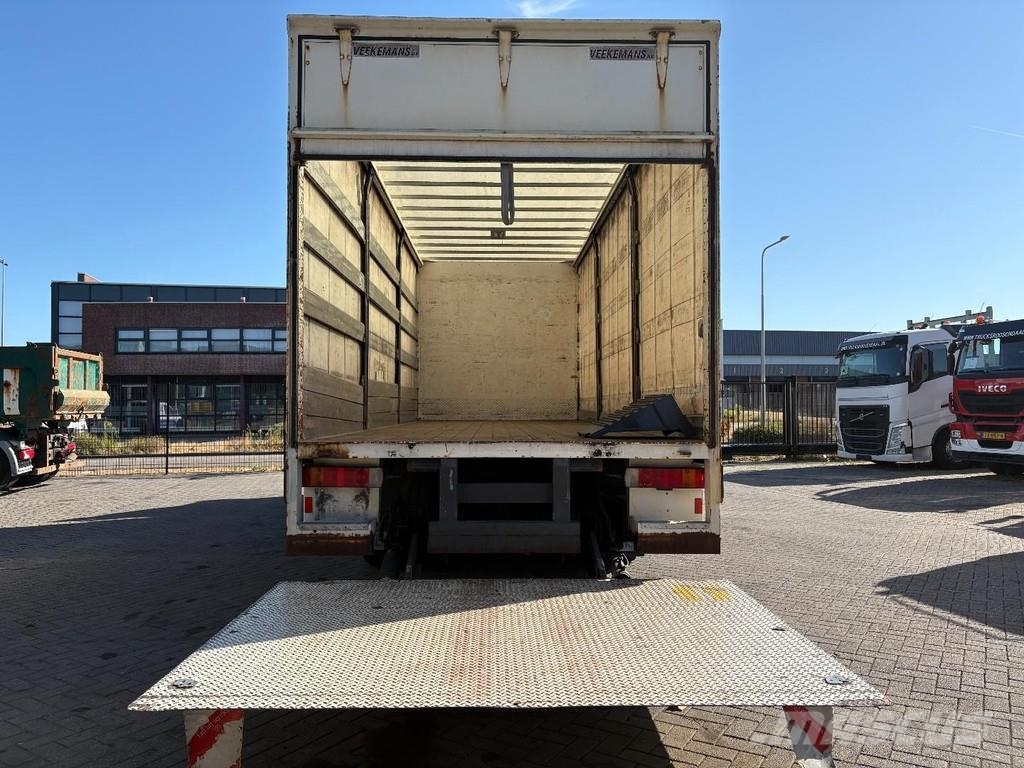 Scania P230 + 3 PEDALS + 19t + LOADLIFT 1500 KG Camiones de caja de lona