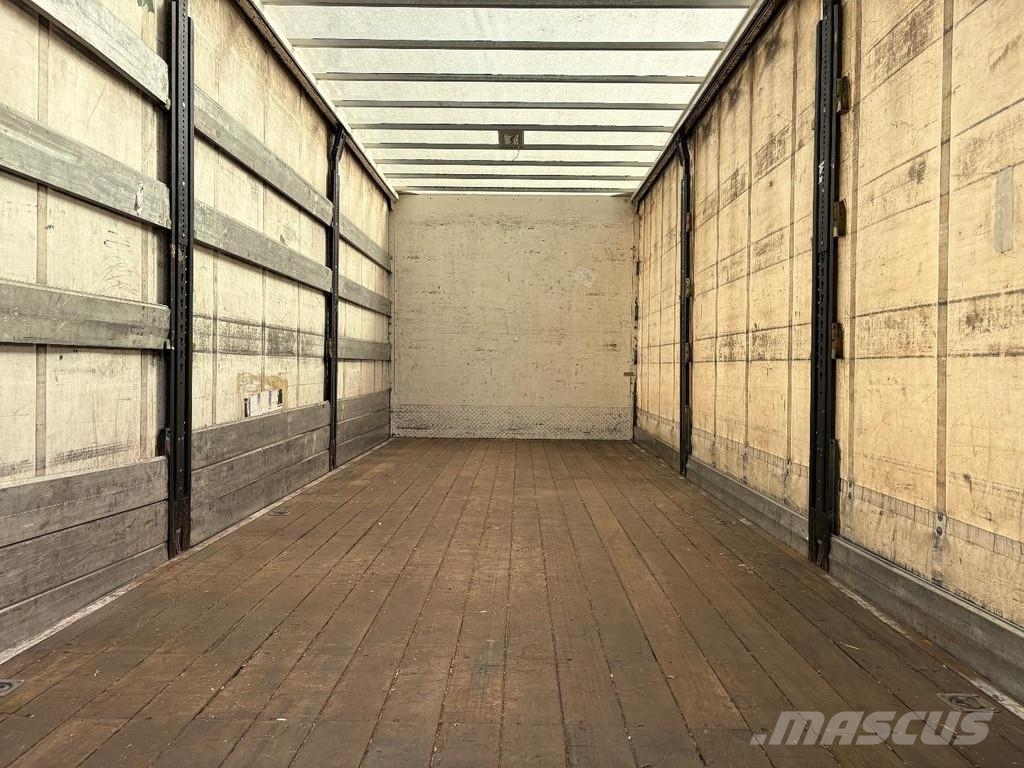 Scania P230 + 3 PEDALS + 19t + LOADLIFT 1500 KG Camiones de caja de lona