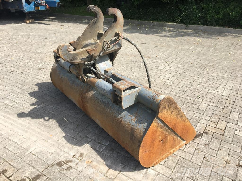 UNIVERSALLÖFFEL 2000 MM B Farm machinery