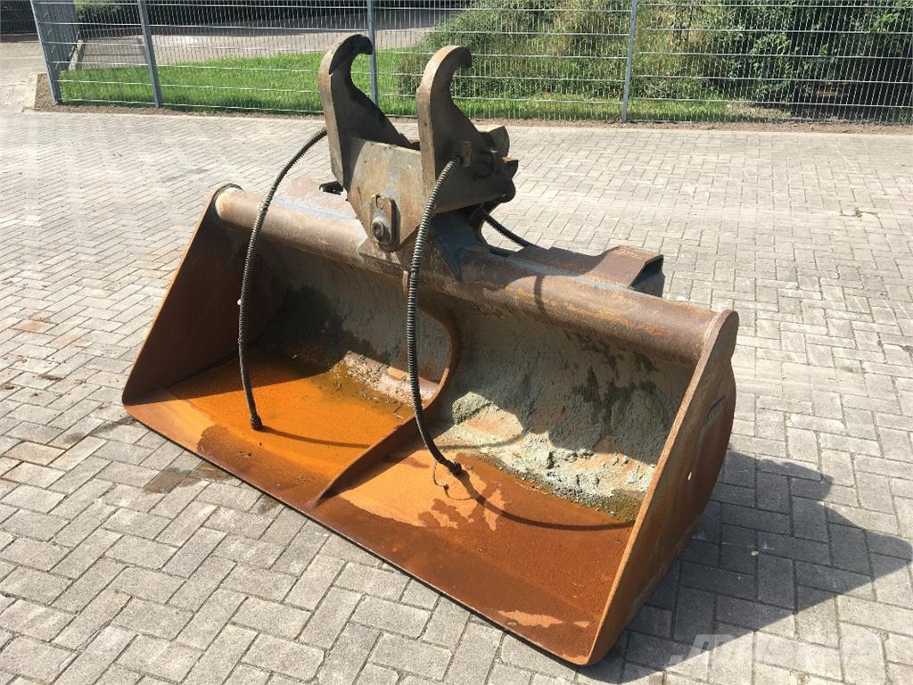 UNIVERSALLÖFFEL 2000 MM B Farm machinery