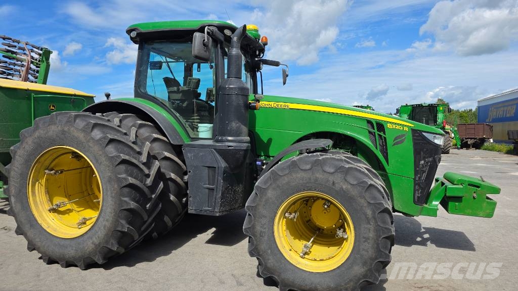 John Deere 8320 R Traktorid