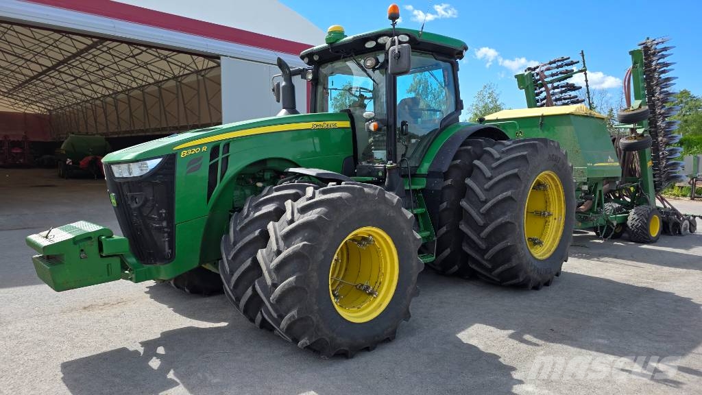 John Deere 8320 R Traktorid