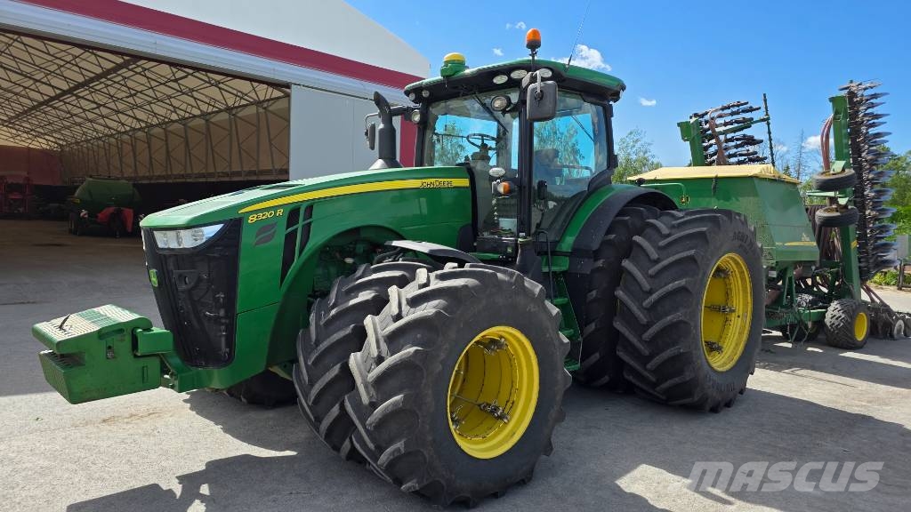 John Deere 8320 R Traktorid