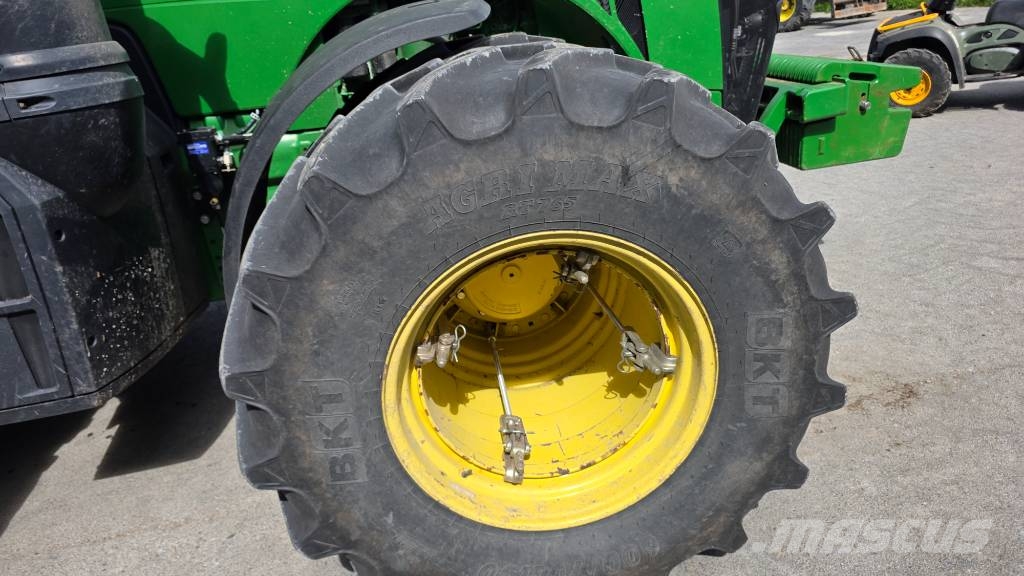 John Deere 8320 R Traktorid