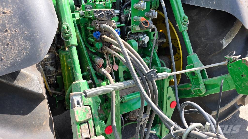 John Deere 8320 R Traktorid