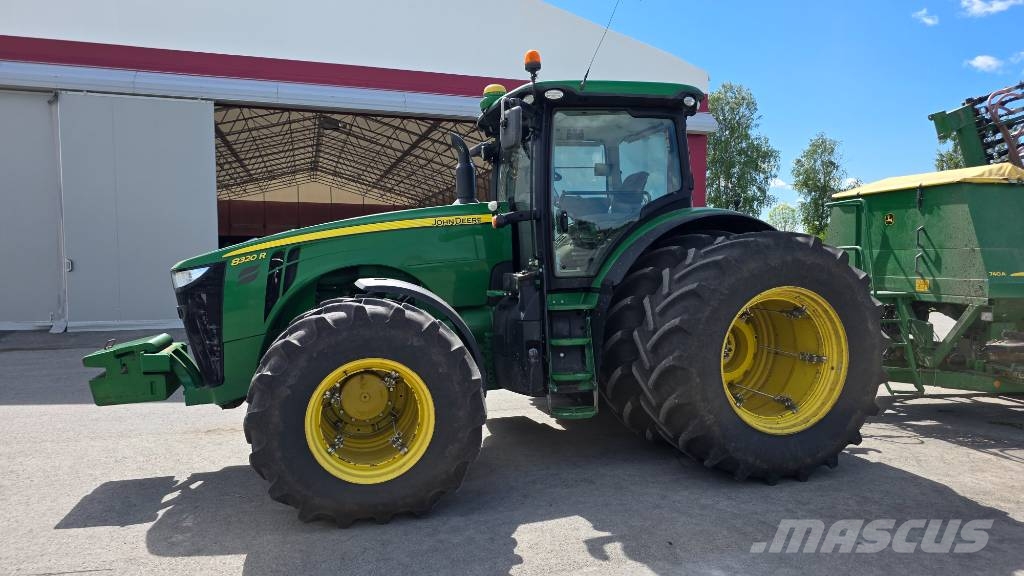 John Deere 8320 R Traktorid