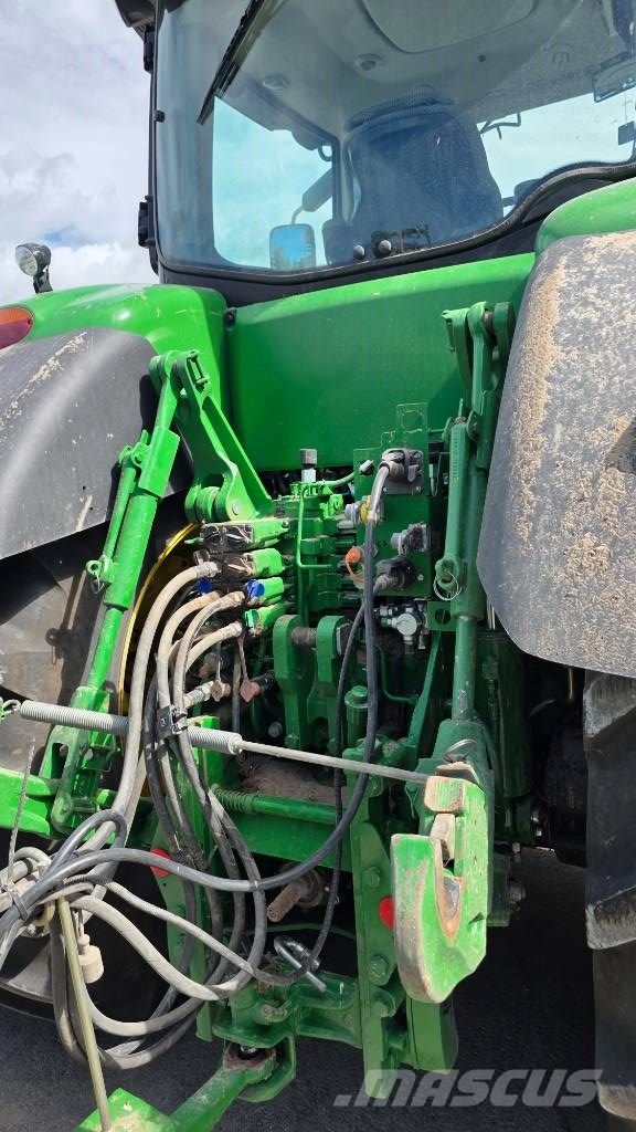 John Deere 8320 R Traktorid