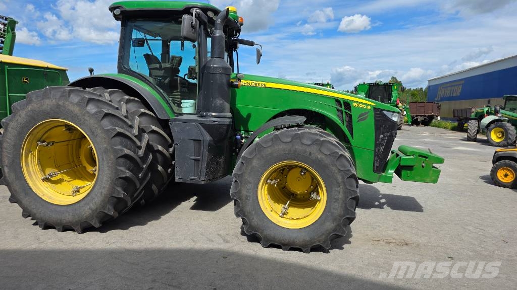 John Deere 8320 R Traktorid