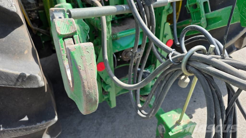 John Deere 8320 R Traktorid