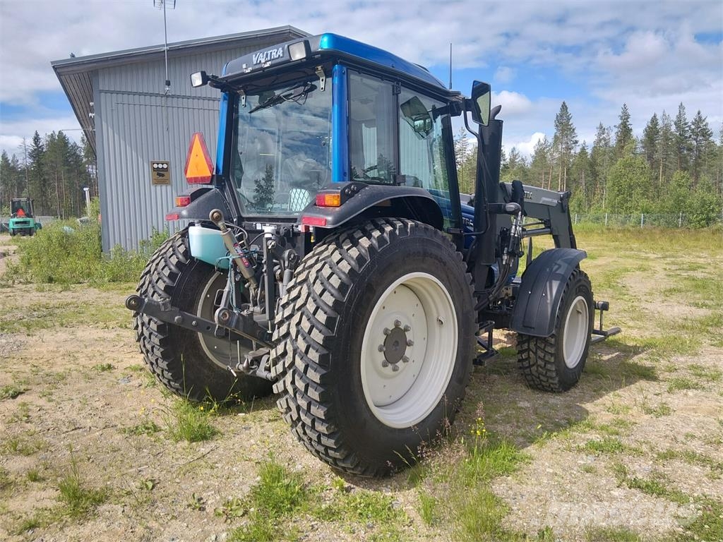 Valtra A93 الجرارات