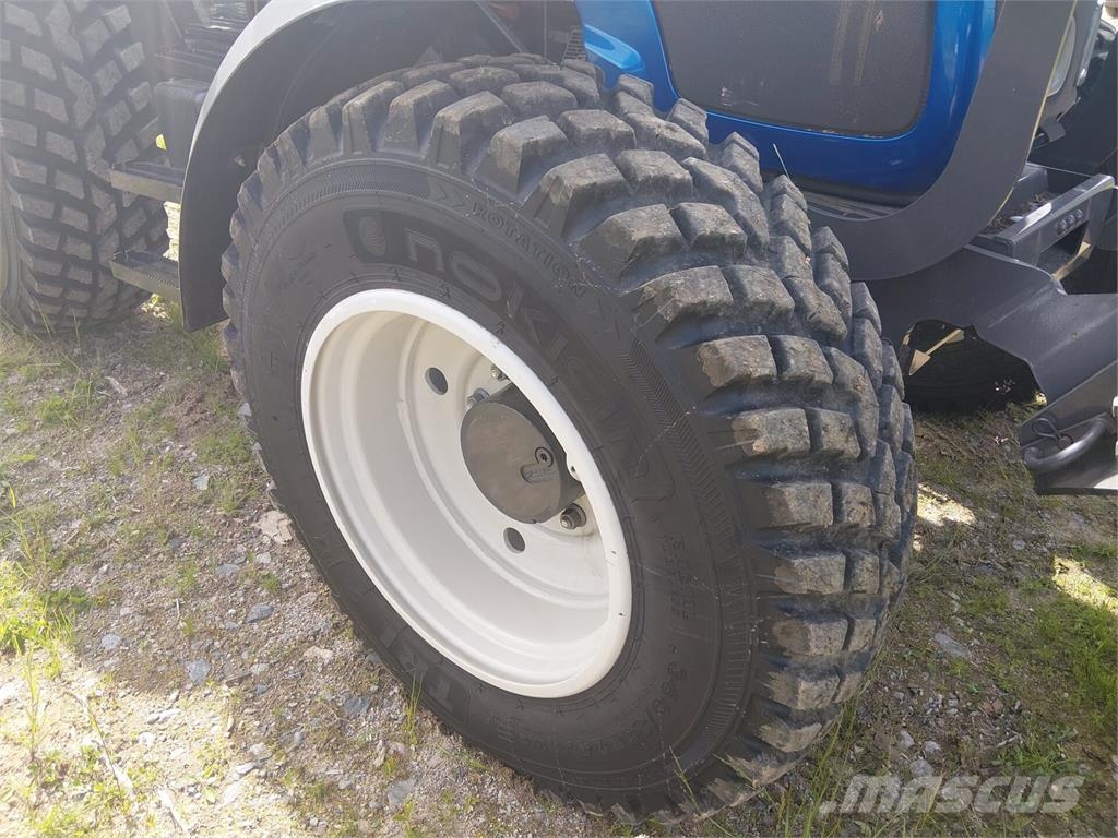 Valtra A93 الجرارات