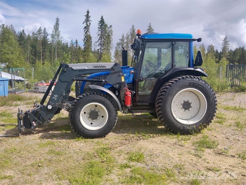 Valtra A93 الجرارات