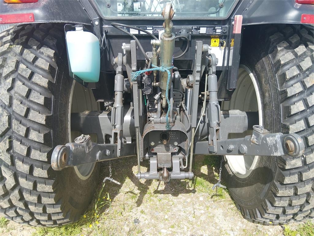 Valtra A93 الجرارات