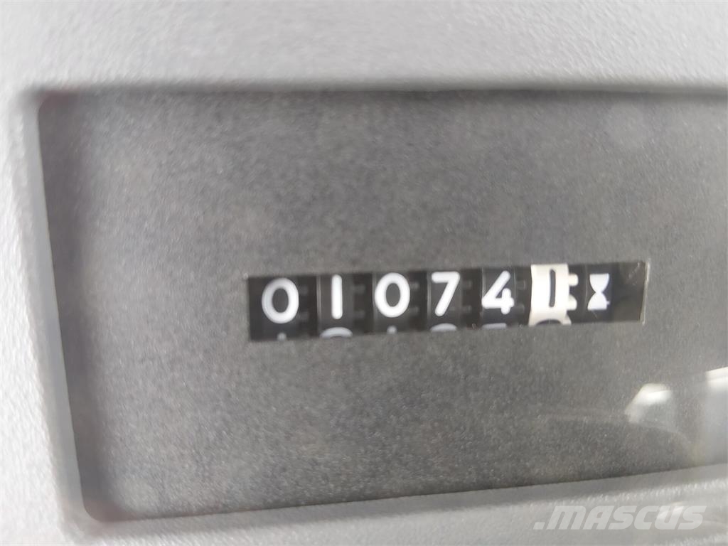 Valtra A93 الجرارات
