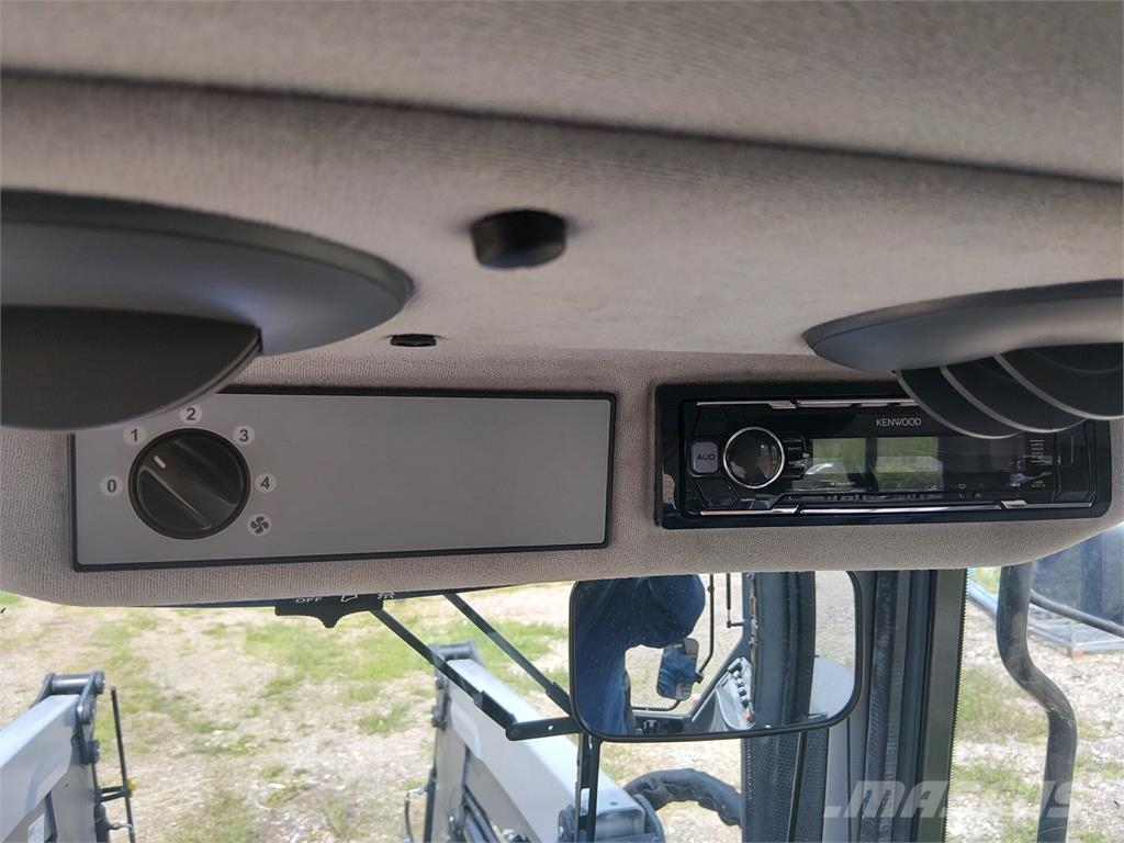 Valtra A93 الجرارات