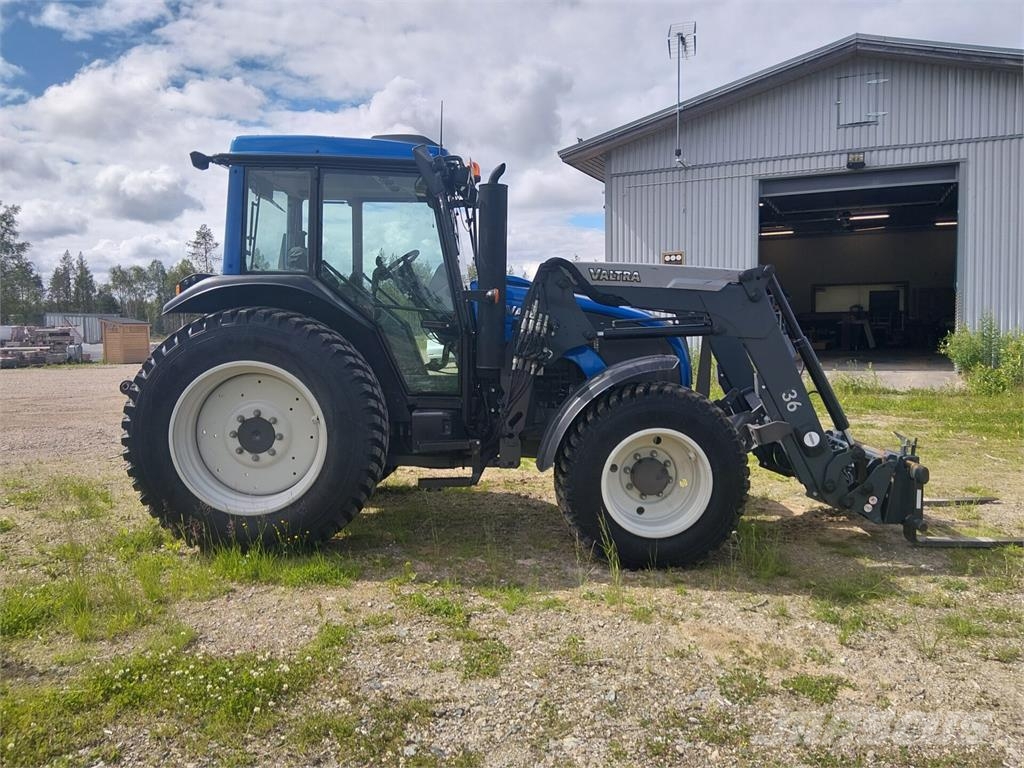 Valtra A93 الجرارات