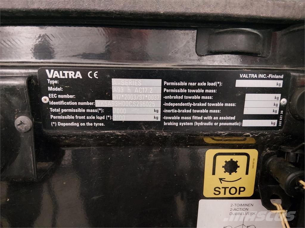 Valtra A93 الجرارات