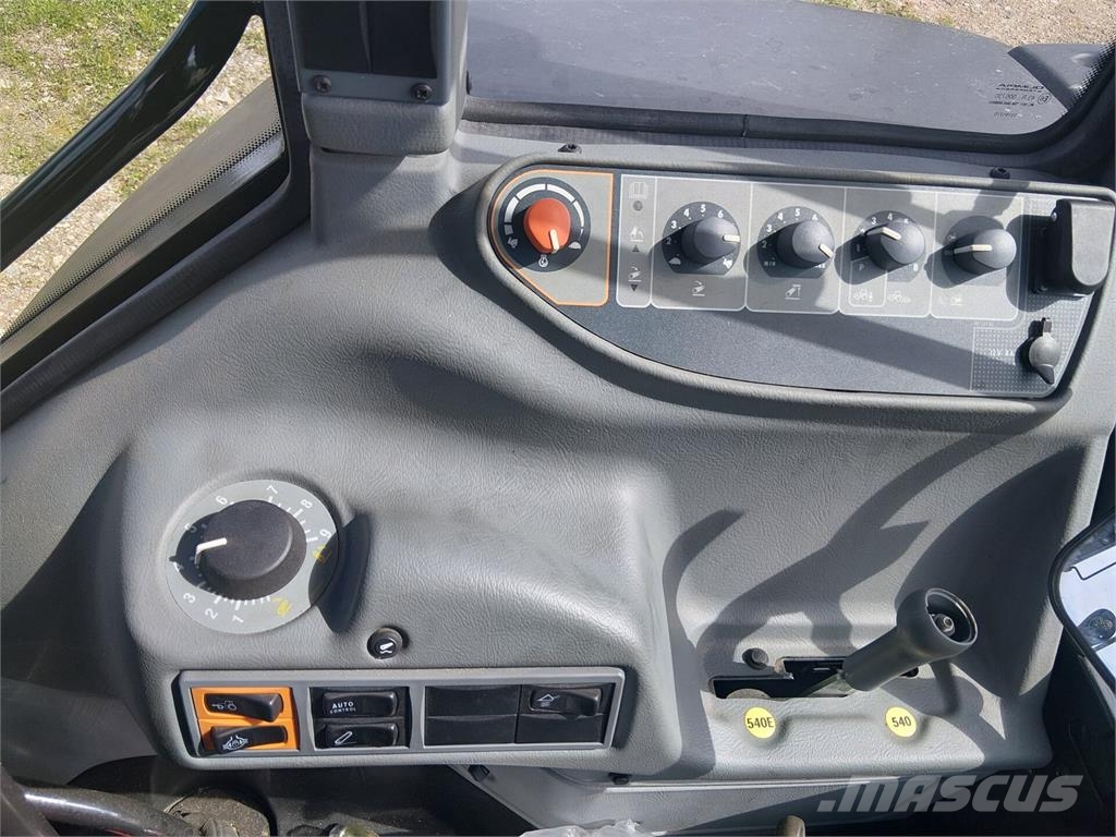 Valtra A93 الجرارات