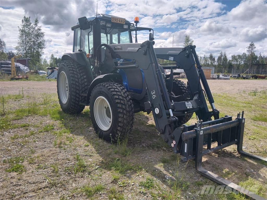 Valtra A93 الجرارات