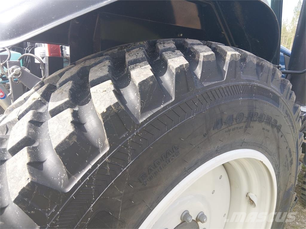 Valtra A93 الجرارات