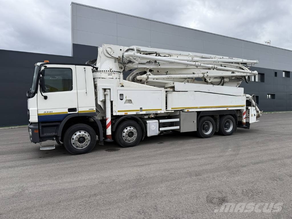 MERCEDES ACTROS 3341 Plumas de hormigón