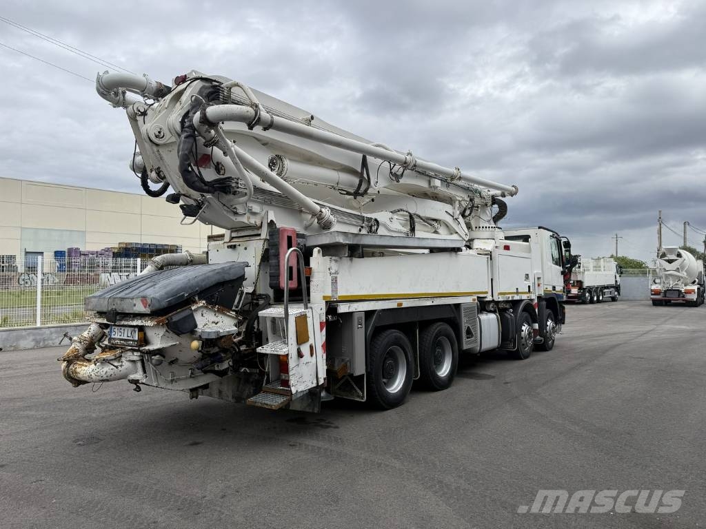 MERCEDES ACTROS 3341 Plumas de hormigón