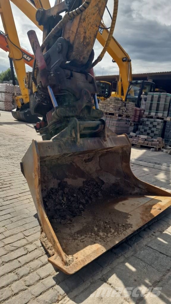 JCB 220 X Rupsgraafmachines