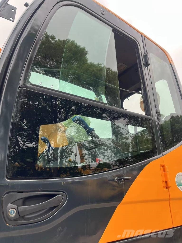 Hyundai R300LC-9S Gravemaskiner på larvebånd