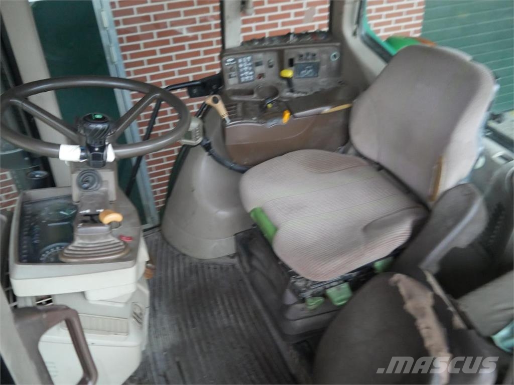 John Deere 6820 AP Q66 Frontlader Tractoren
